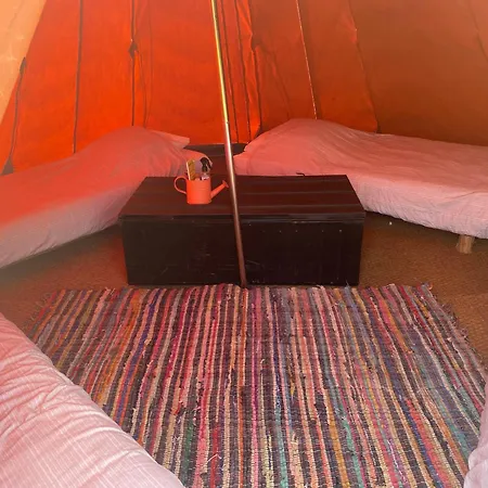 Igloo, Lodge Et Tipi Confortable * L'Honor-de-Cos